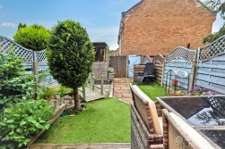 Pangbourne Close, St Nicolas Park, Nuneaton, CV11 6HQ