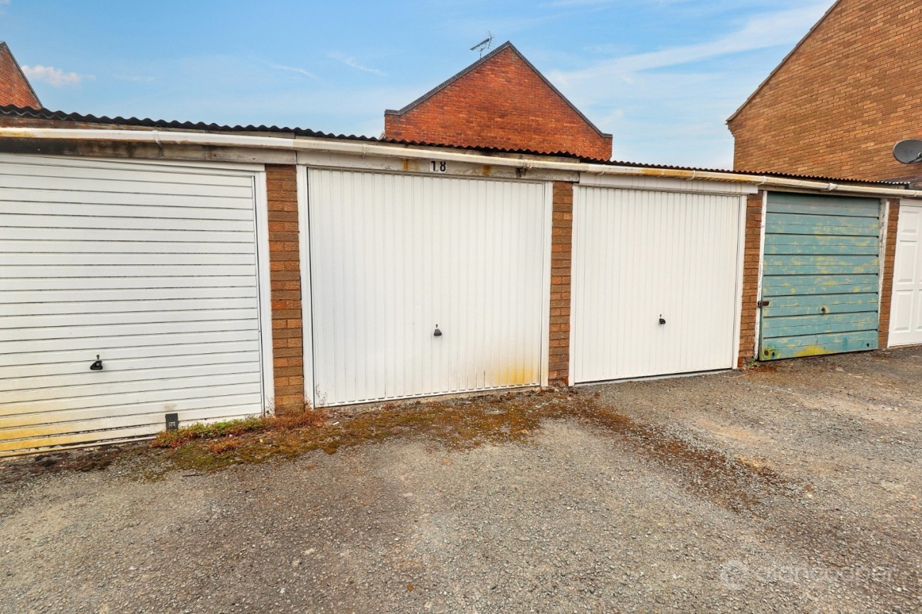 Pangbourne Close, St Nicolas Park, Nuneaton, CV11 6HQ
