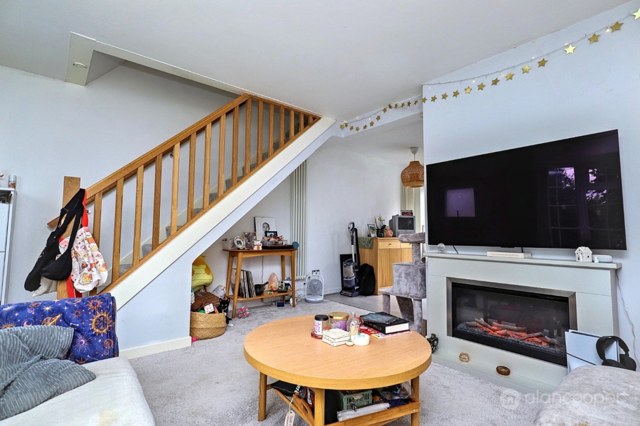 Pangbourne Close, St Nicolas Park, Nuneaton, CV11 6HQ