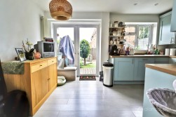 Pangbourne Close, St Nicolas Park, Nuneaton, CV11 6HQ