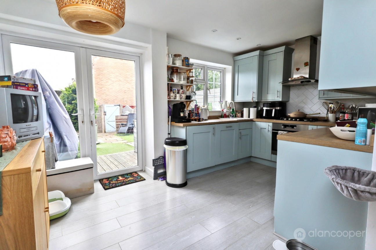 Pangbourne Close, St Nicolas Park, Nuneaton, CV11 6HQ