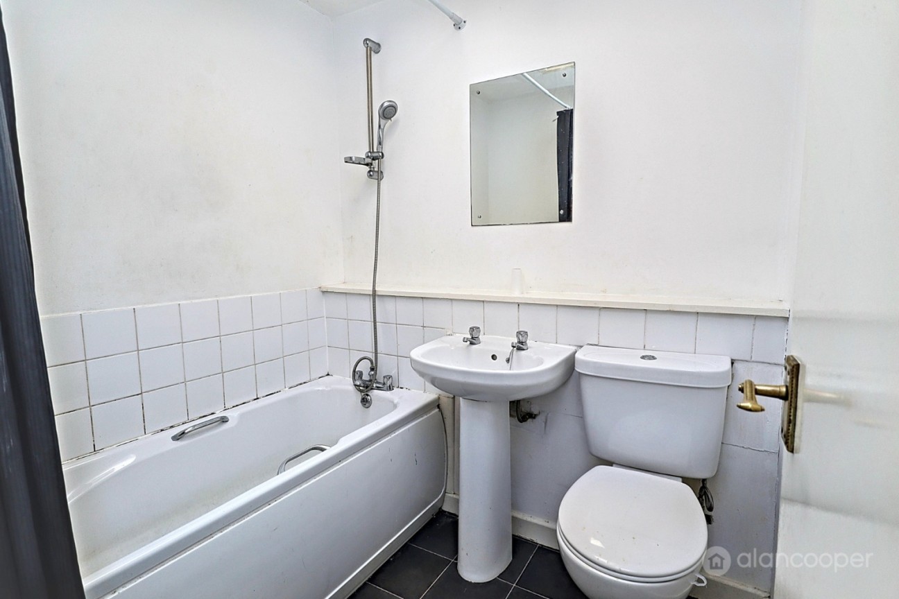 Apartment, Lutterworth Road, Whitestone, Nuneaton, CV11 6PF