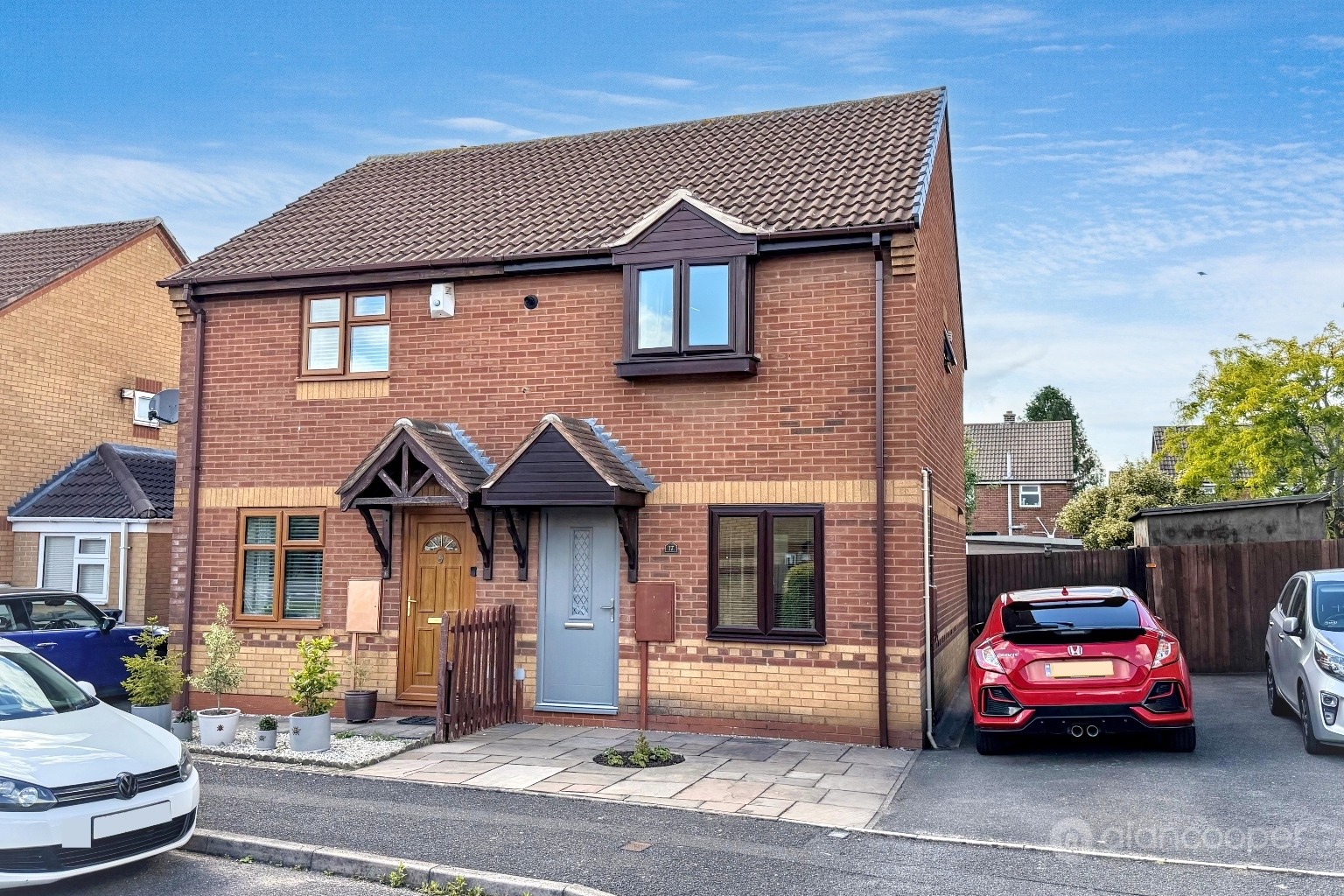 Bronze Close, Maple Park, Nuneaton, CV11 4YD