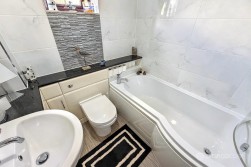 Bronze Close, Maple Park, Nuneaton, CV11 4YD