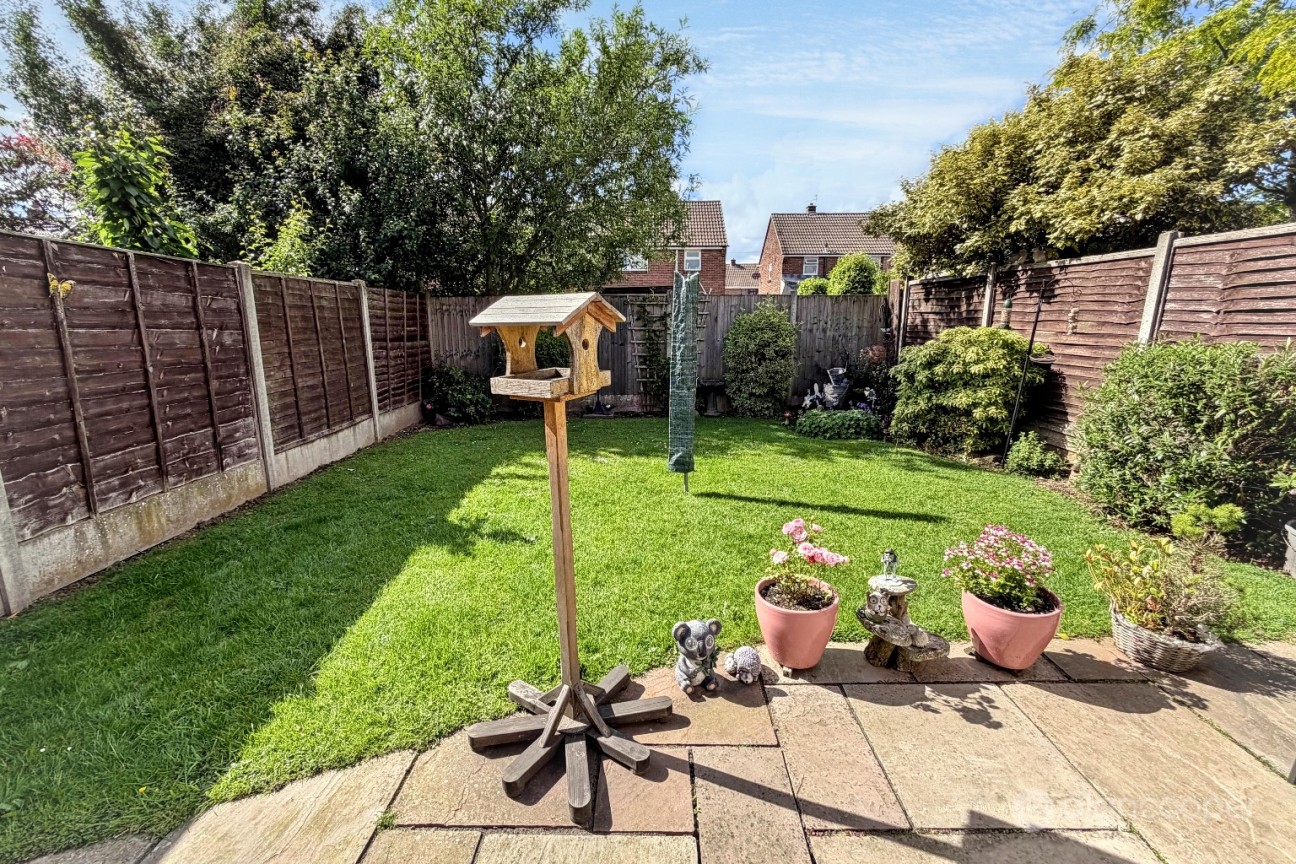 Bronze Close, Maple Park, Nuneaton, CV11 4YD
