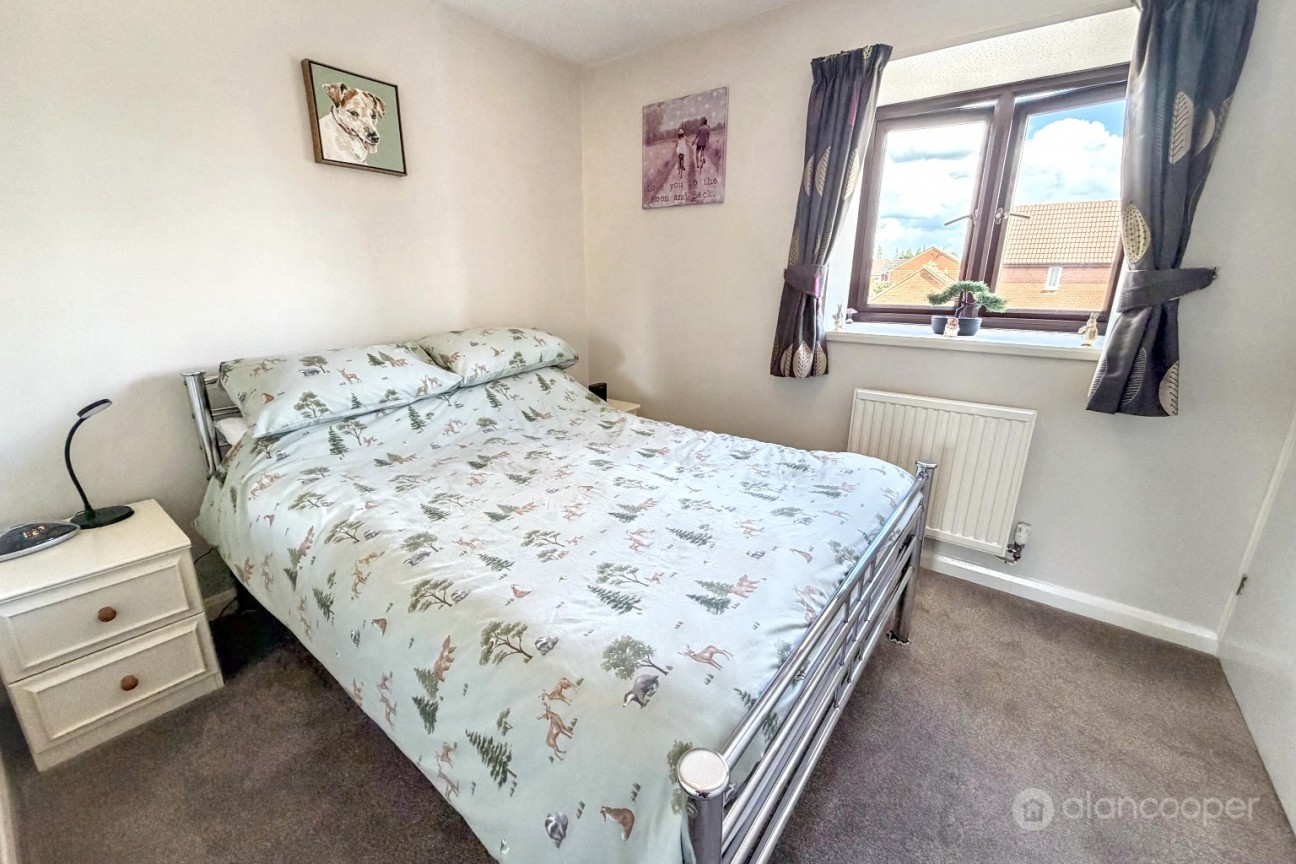 Bronze Close, Maple Park, Nuneaton, CV11 4YD