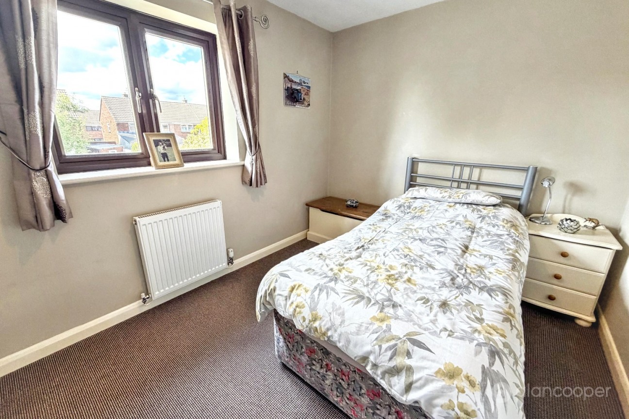 Bronze Close, Maple Park, Nuneaton, CV11 4YD