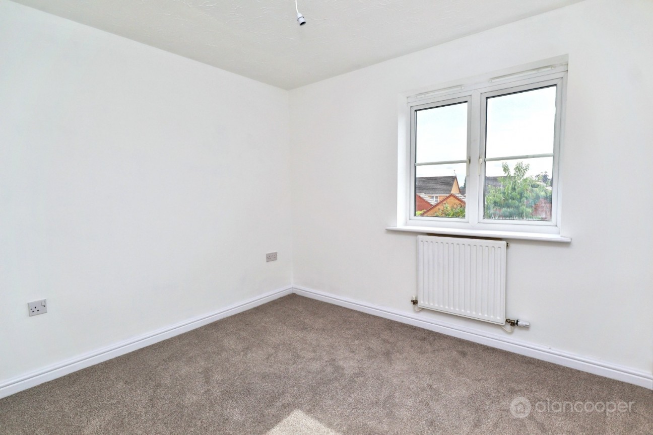 Upton Drive, Maple Park, Nuneaton, CV11 4GF