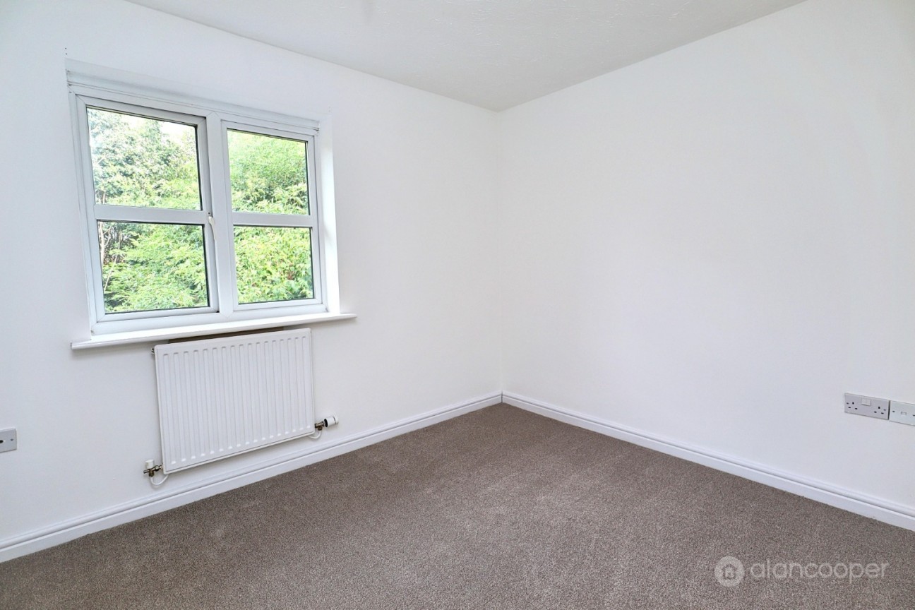 Upton Drive, Maple Park, Nuneaton, CV11 4GF