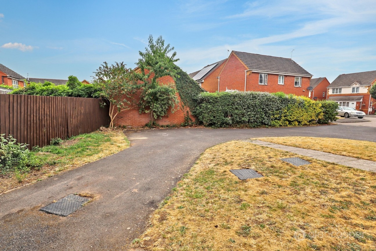 Upton Drive, Maple Park, Nuneaton, CV11 4GF