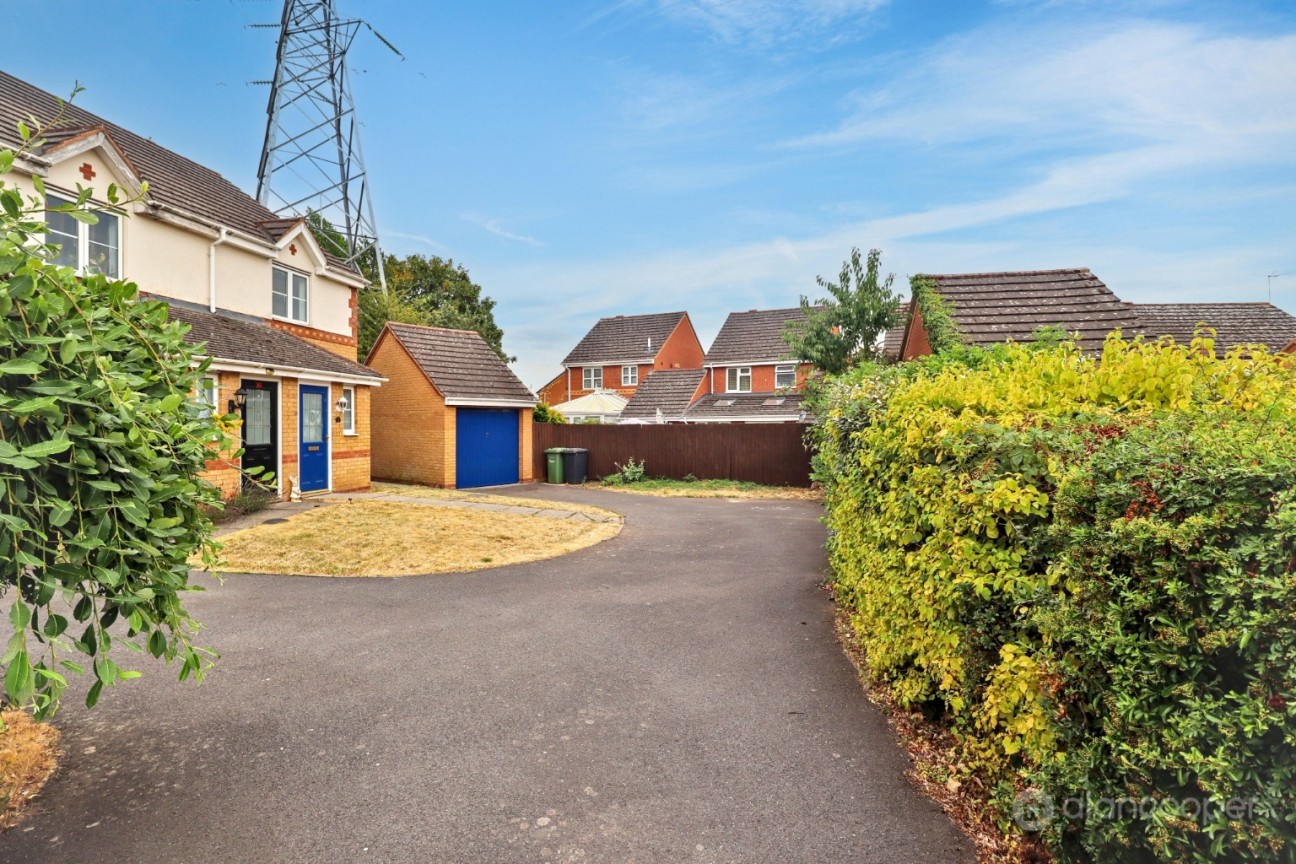 Upton Drive, Maple Park, Nuneaton, CV11 4GF