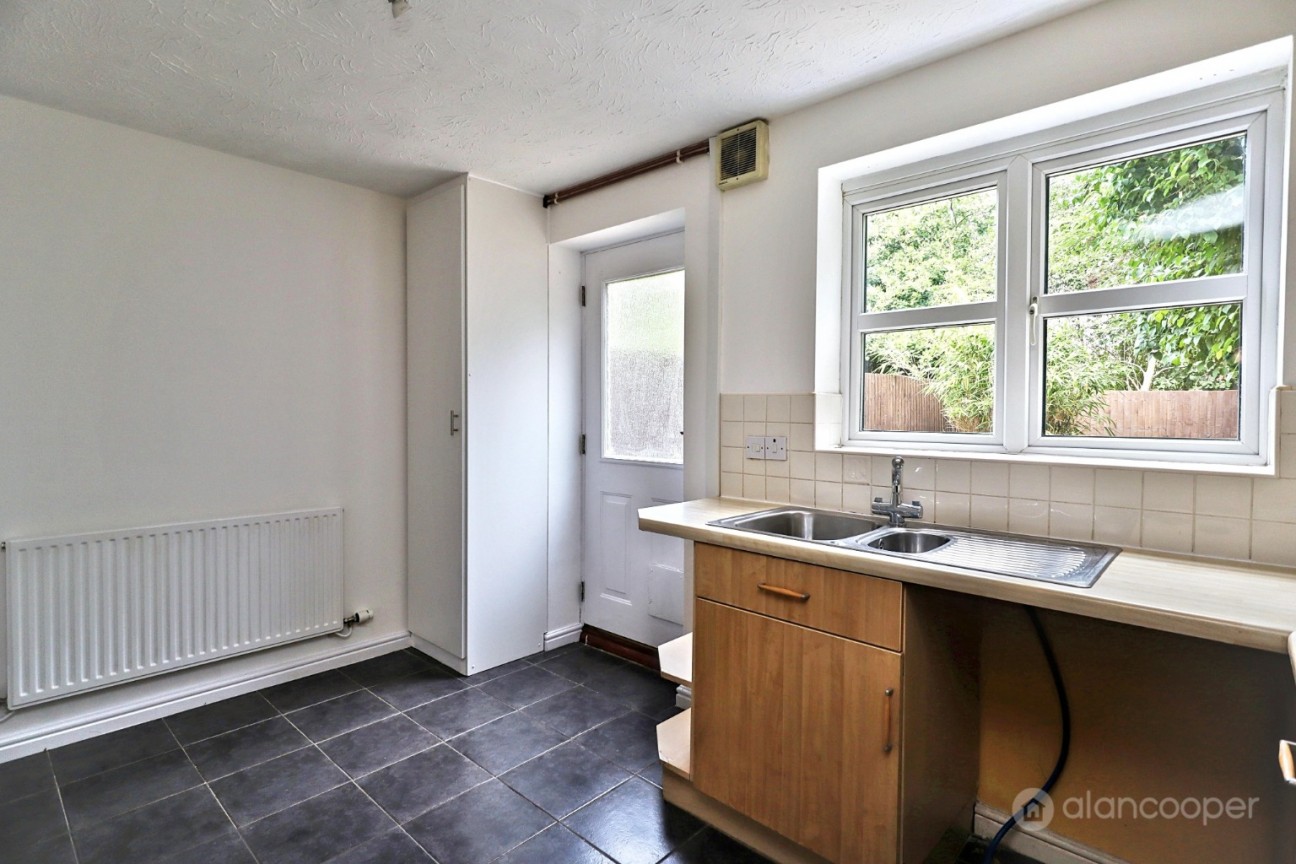 Upton Drive, Maple Park, Nuneaton, CV11 4GF