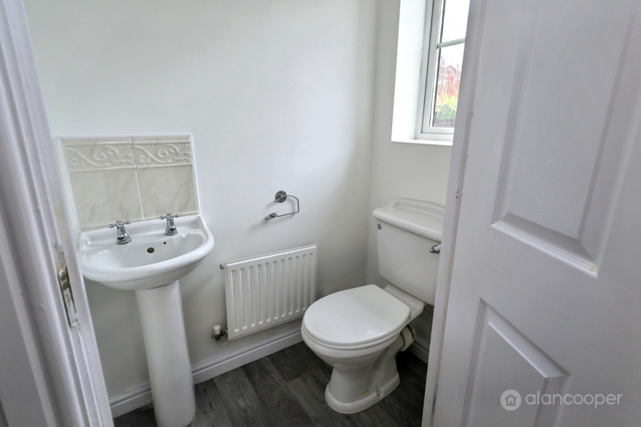 Upton Drive, Maple Park, Nuneaton, CV11 4GF