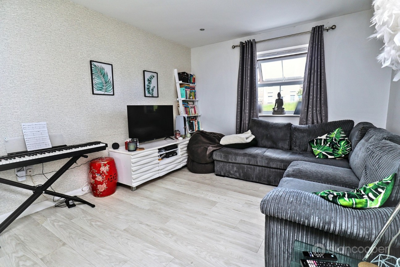 Edinburgh Road, Nuneaton, CV10 9FP