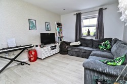 Edinburgh Road, Nuneaton, CV10 9FP