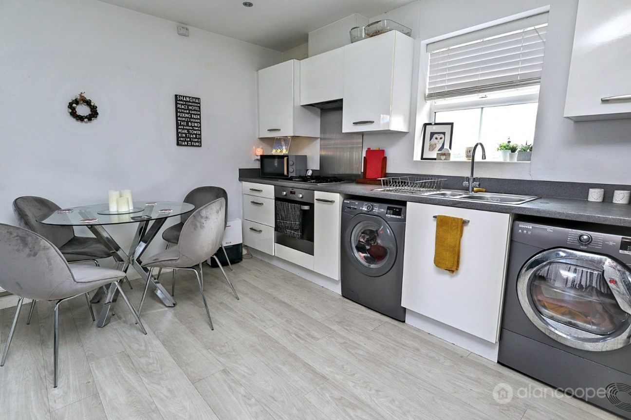 Edinburgh Road, Nuneaton, CV10 9FP