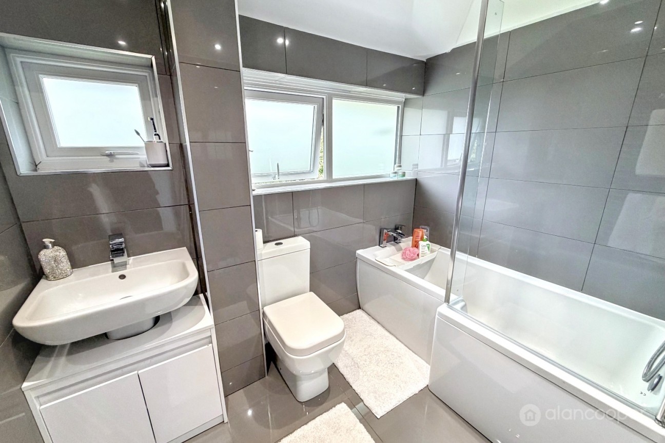 Somerset Drive, Lindley Park, Nuneaton, CV10 8DD
