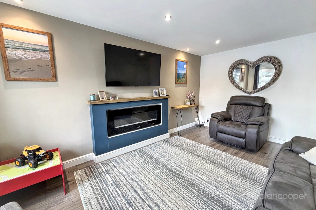 Somerset Drive, Lindley Park, Nuneaton, CV10 8DD