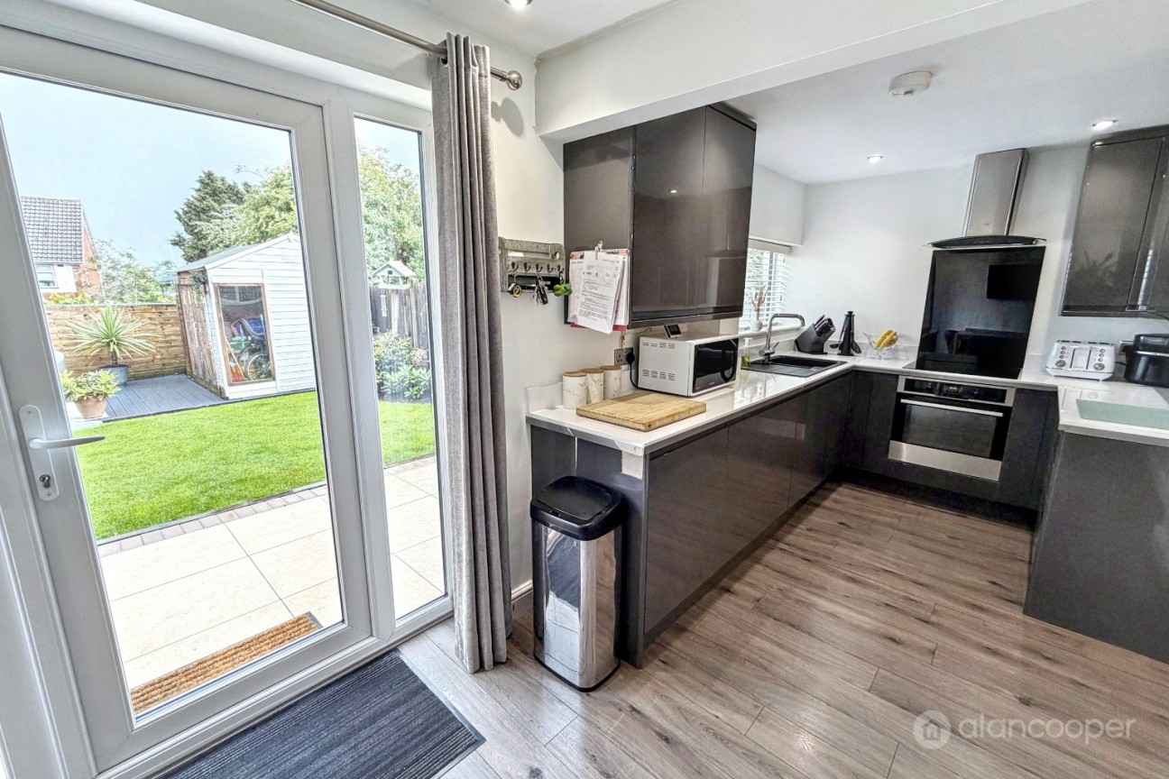 Somerset Drive, Lindley Park, Nuneaton, CV10 8DD