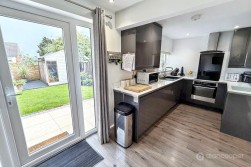Somerset Drive, Lindley Park, Nuneaton, CV10 8DD
