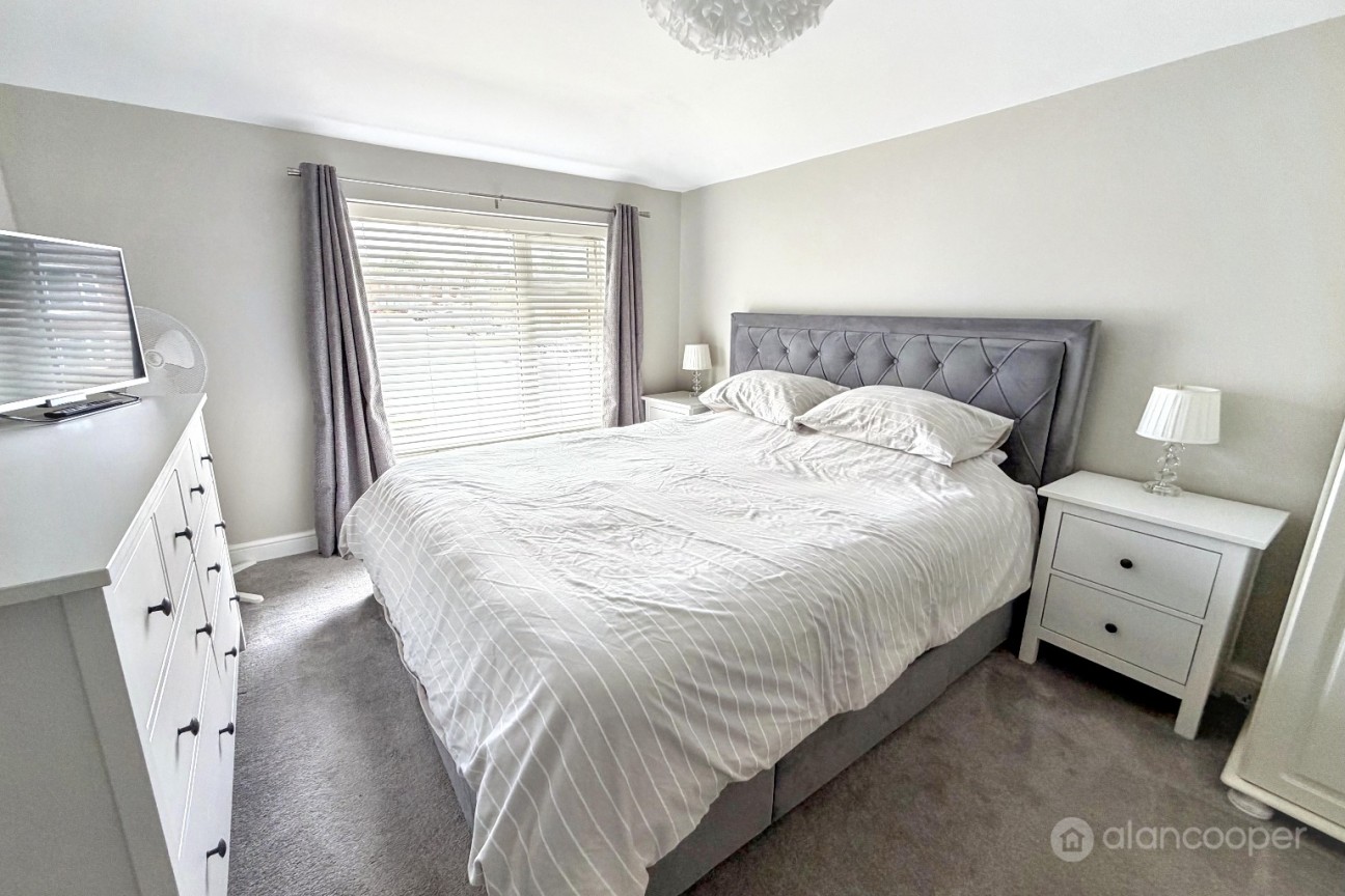 Somerset Drive, Lindley Park, Nuneaton, CV10 8DD