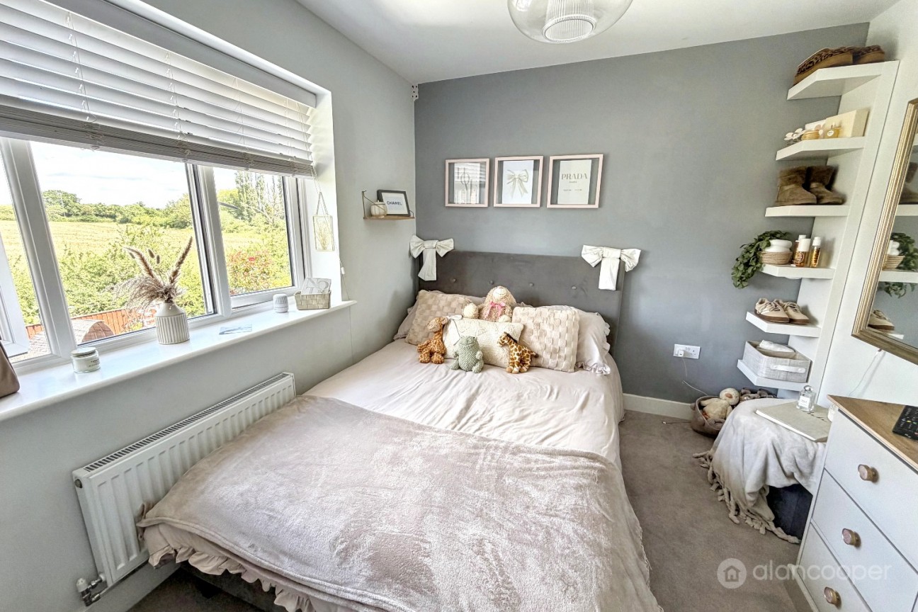 Russett Avenue, Manor Fields, Nuneaton, CV11 6YW