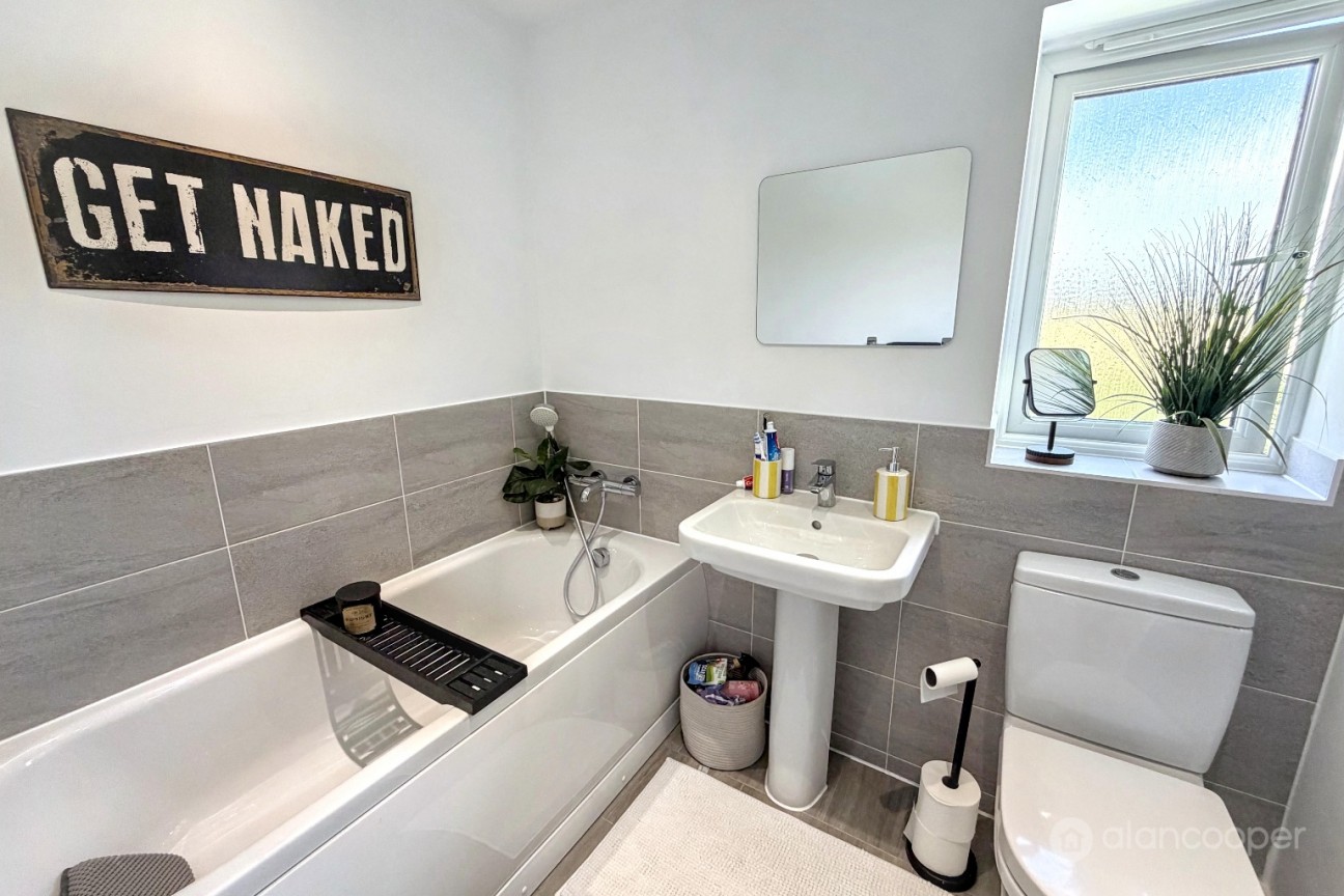 Russett Avenue, Manor Fields, Nuneaton, CV11 6YW