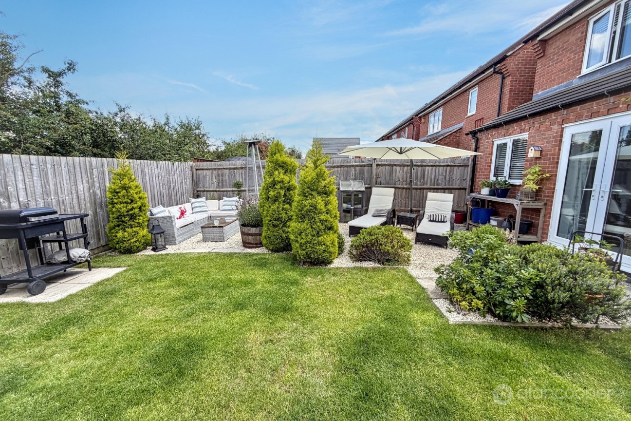 Russett Avenue, Manor Fields, Nuneaton, CV11 6YW