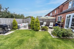 Russett Avenue, Manor Fields, Nuneaton, CV11 6YW