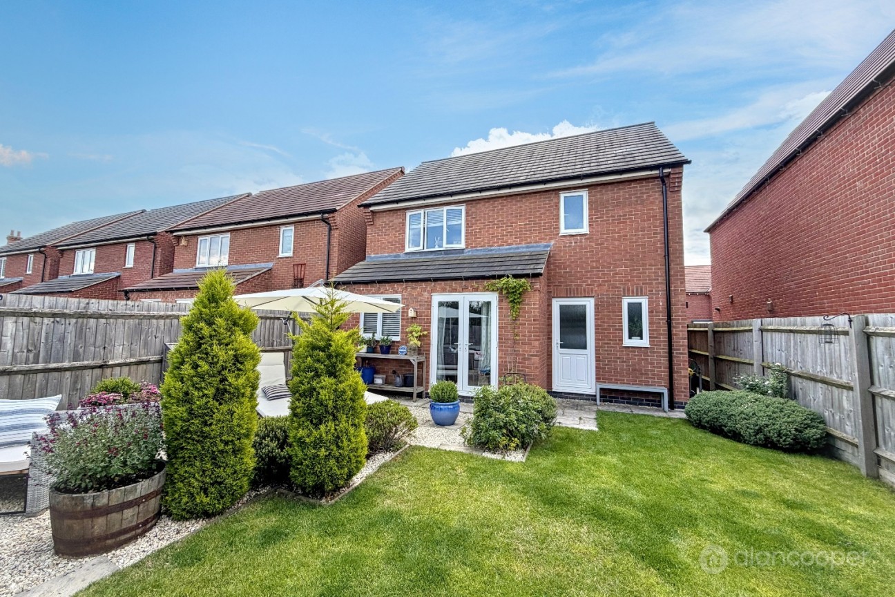 Russett Avenue, Manor Fields, Nuneaton, CV11 6YW