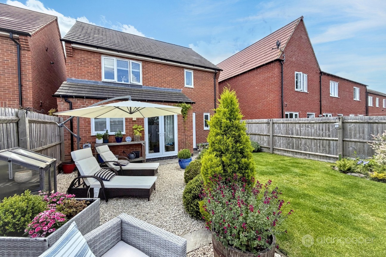 Russett Avenue, Manor Fields, Nuneaton, CV11 6YW