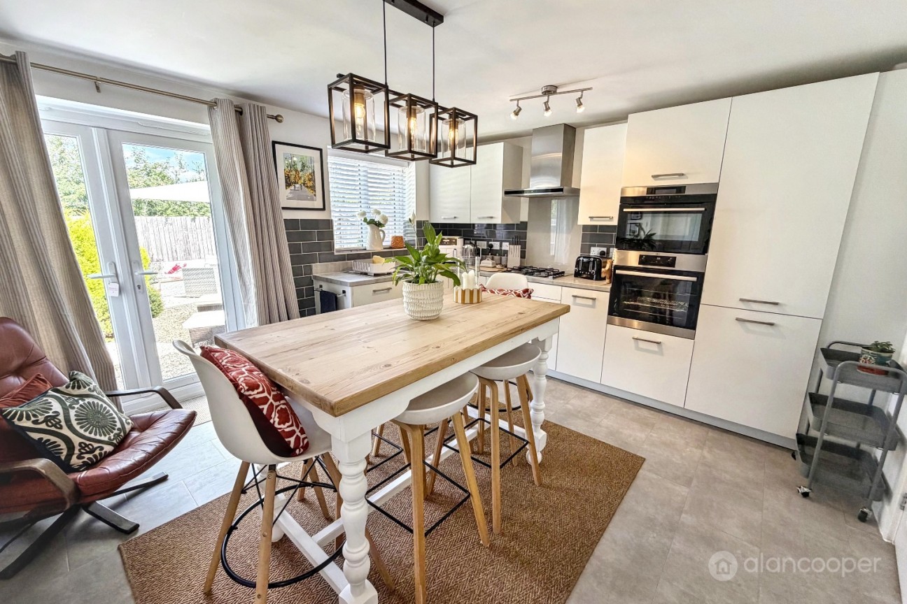Russett Avenue, Manor Fields, Nuneaton, CV11 6YW