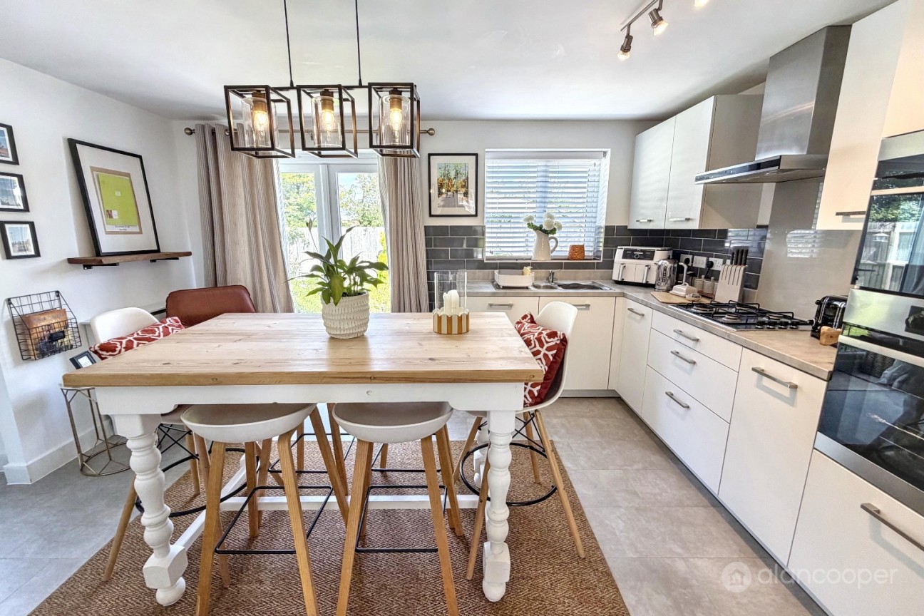 Russett Avenue, Manor Fields, Nuneaton, CV11 6YW