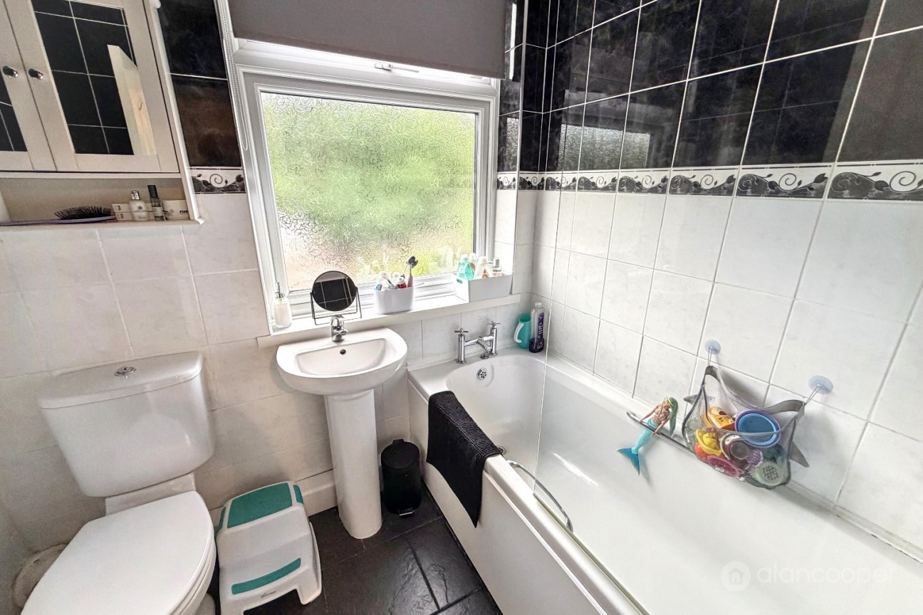 St Nicolas Road, Nuneaton, CV11 6LD