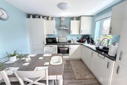 Roving Way, Nuneaton, CV11 6BZ