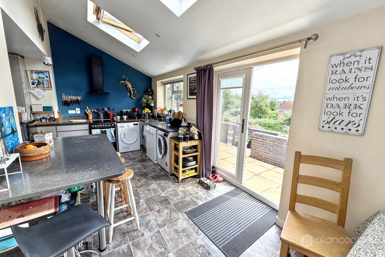 Amos Avenue, Nuneaton, CV10 7BD