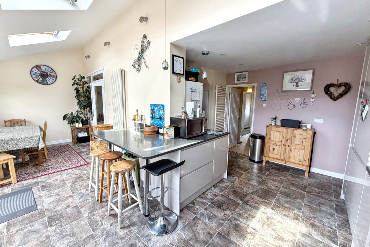 Amos Avenue, Nuneaton, CV10 7BD