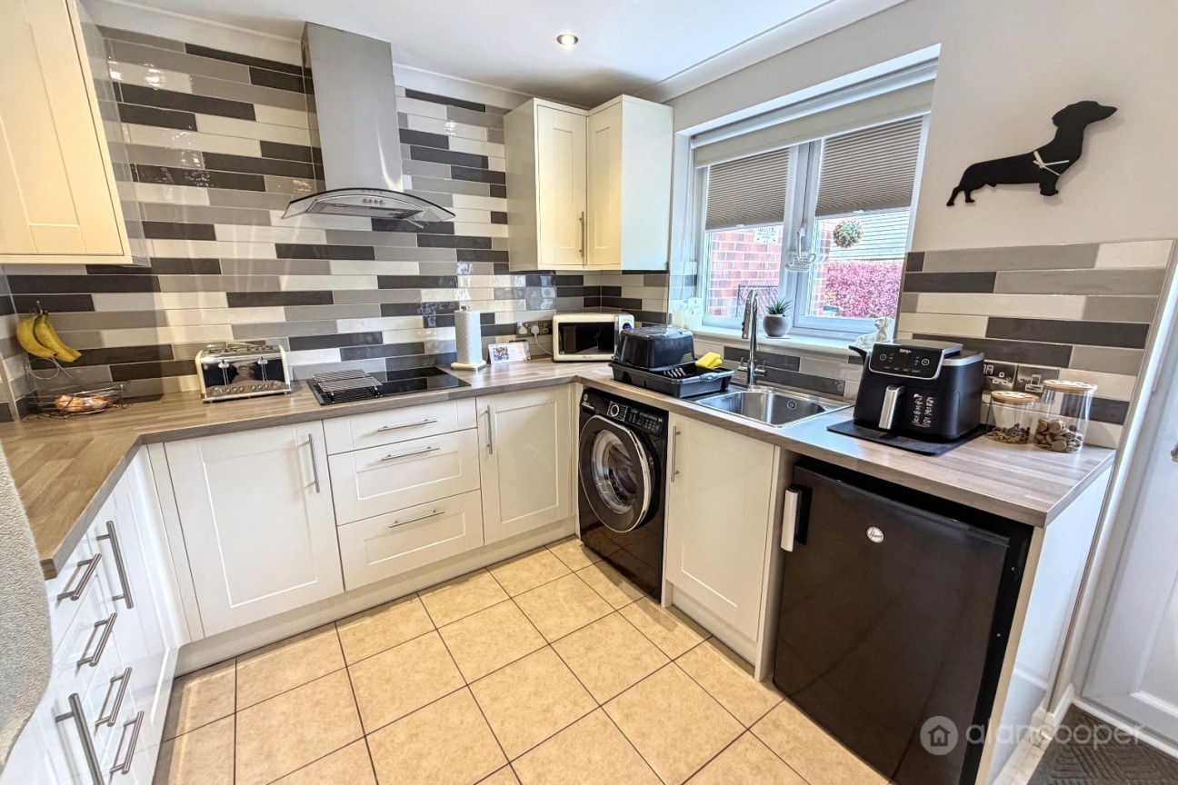 Wakehurst Close, Maple Park, Nuneaton, CV11 4YF