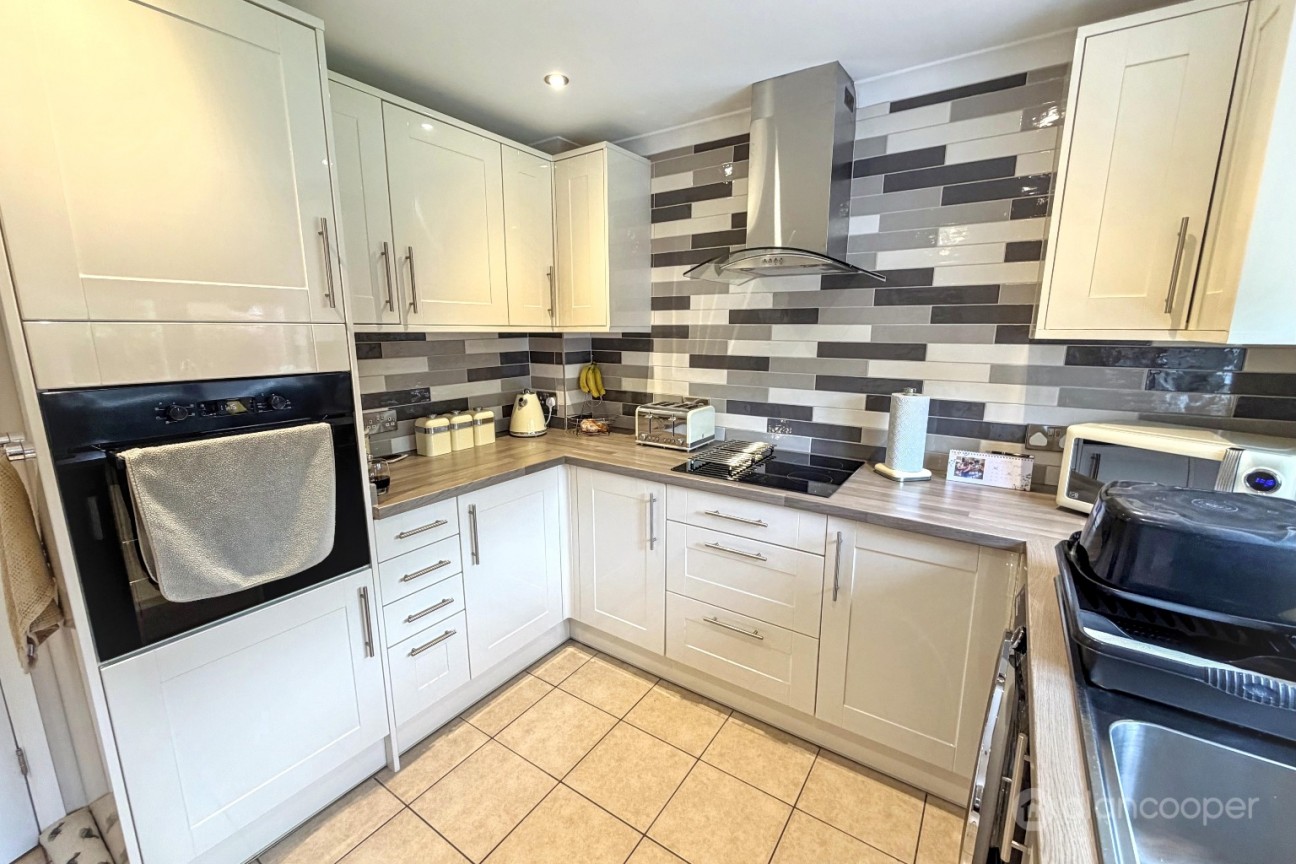 Wakehurst Close, Maple Park, Nuneaton, CV11 4YF