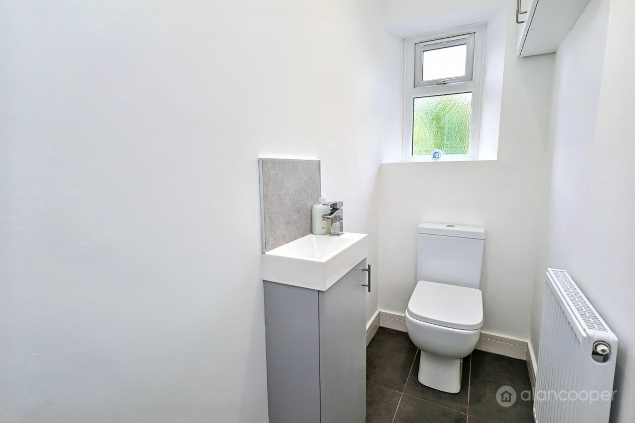 Nuneaton Road, Bulkington, CV12 9SB