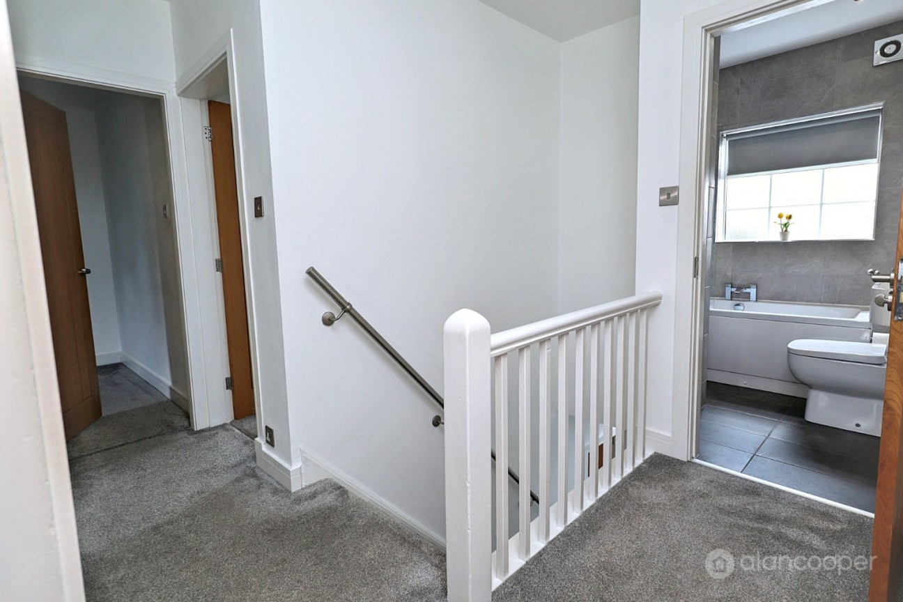 Nuneaton Road, Bulkington, CV12 9SB