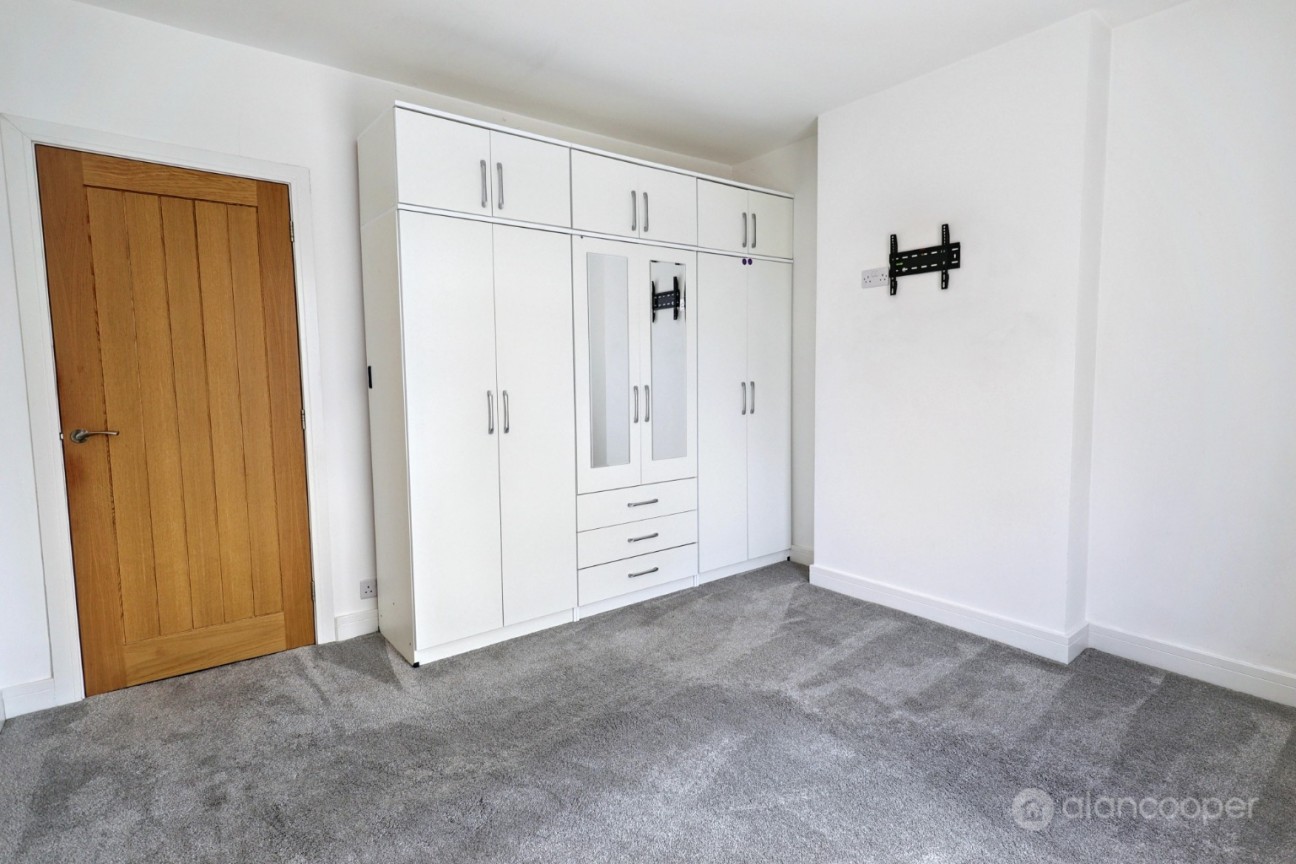 Nuneaton Road, Bulkington, CV12 9SB
