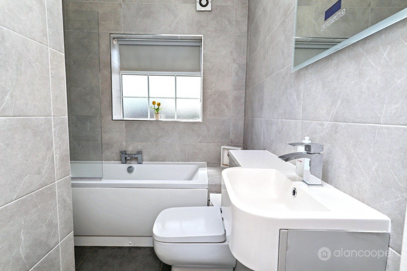 Nuneaton Road, Bulkington, CV12 9SB