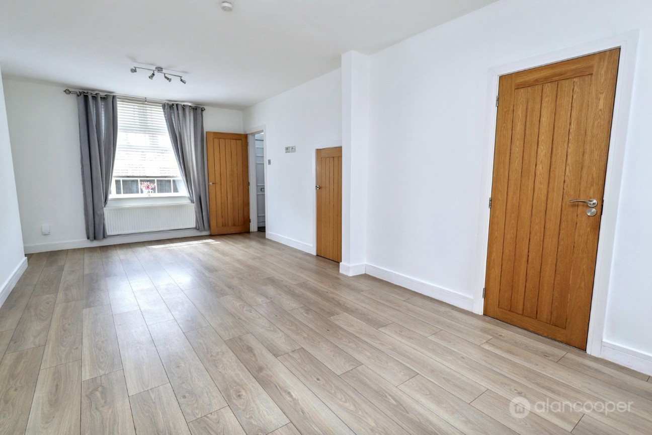 Nuneaton Road, Bulkington, CV12 9SB