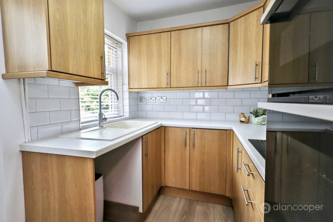 Nuneaton Road, Bulkington, CV12 9SB