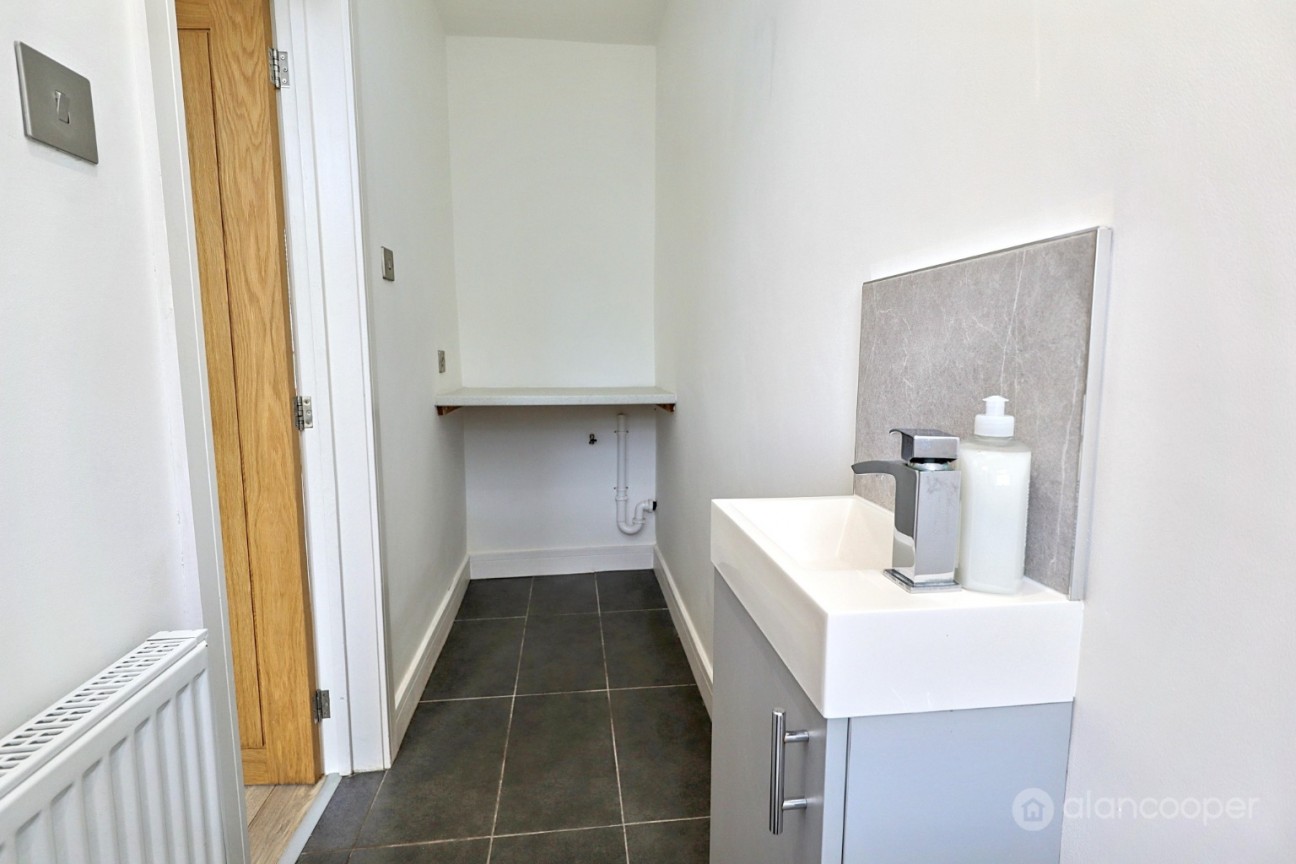 Nuneaton Road, Bulkington, CV12 9SB
