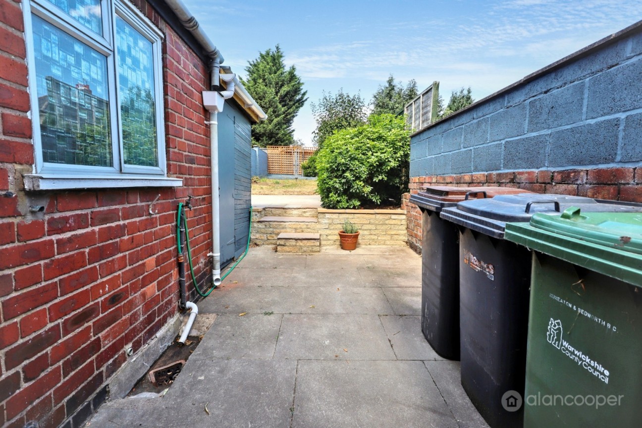 Central Avenue, Abbey Green, Nuneaton, CV11 5BB