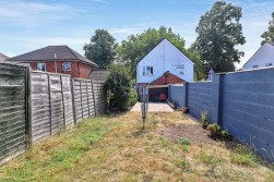 Central Avenue, Abbey Green, Nuneaton, CV11 5BB