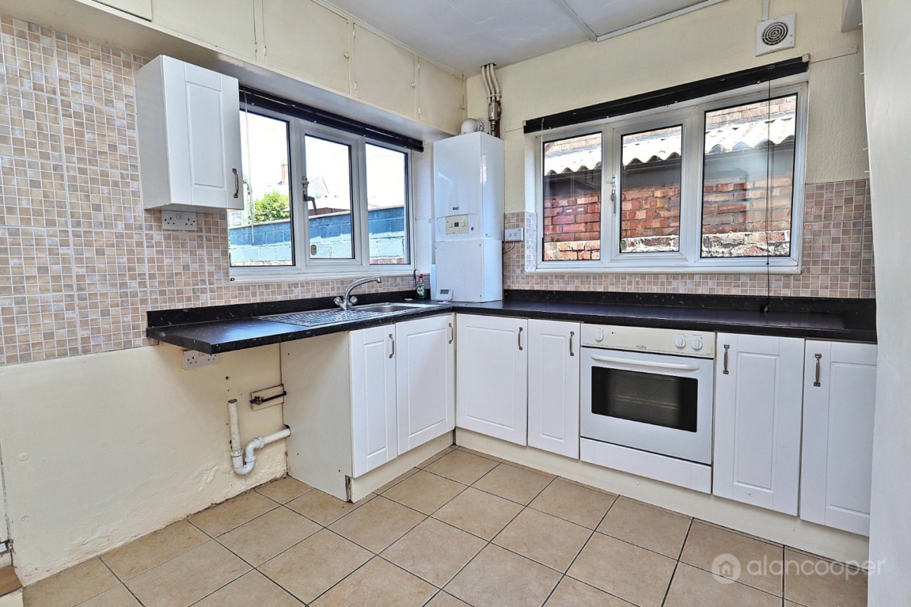 Central Avenue, Abbey Green, Nuneaton, CV11 5BB