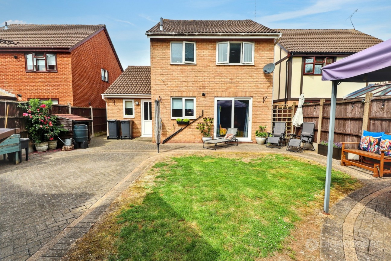 Clovelly Way, Horeston Grange, Nuneaton, CV11 6YB